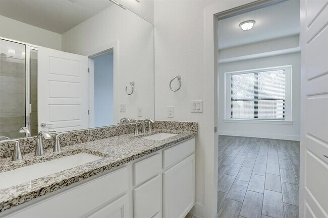 Building Photo - 12301 Maypole Bend