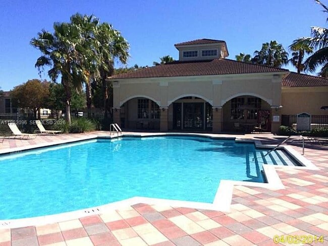 Building Photo - 2541 Centergate Dr