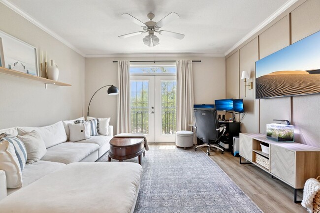 Building Photo - Beautifully updated and move-in ready, this fully remodeled 1-bedroom, 1-bath condo offers an ope...