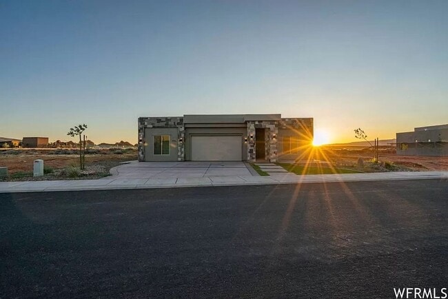 Building Photo - PETS ALLOWED!  Spacious & Modern 3-Bedroom Home for Rent Near Sand Hollow Reservoir
