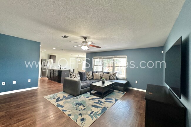 Building Photo - 4/2 in Redstone Subdivision!! AVAILABLE 10...