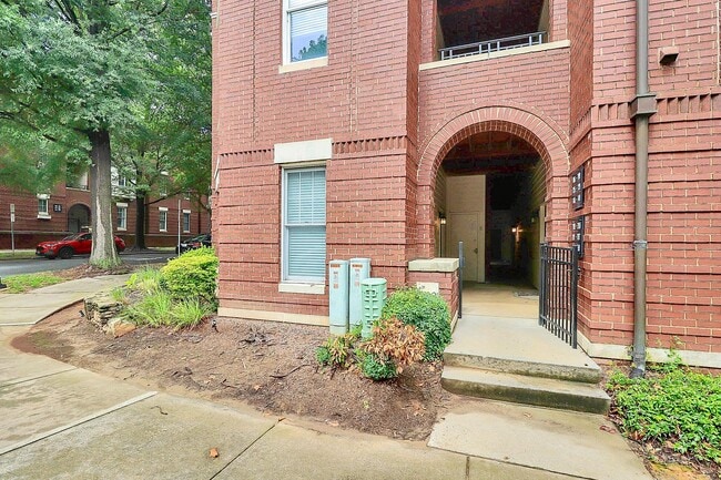 Building Photo - 793 Garden District Dr