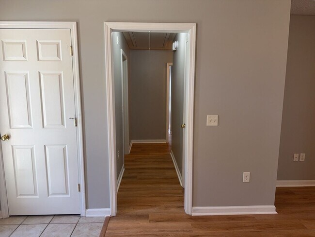 Building Photo - 525 Golden Grove Ln