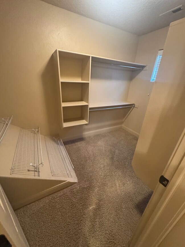 Building Photo - Millcreek Springs Townhome