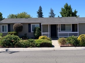 Building Photo - Charming 2 bedroom updated single family home