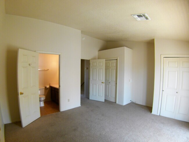 Building Photo - 3400 Sunriver Rd
