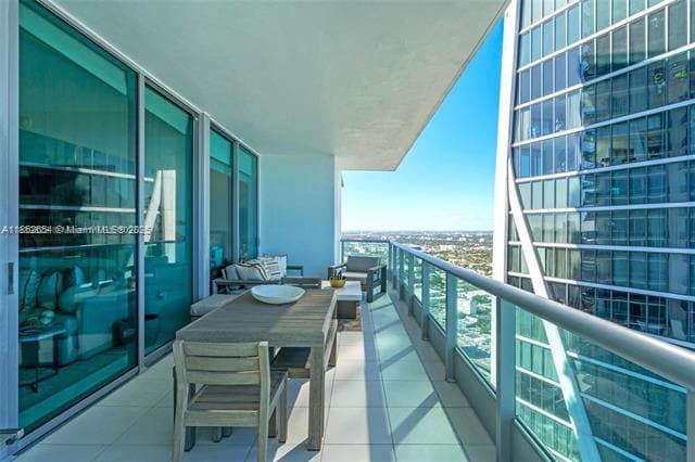 Building Photo - 900 Biscayne