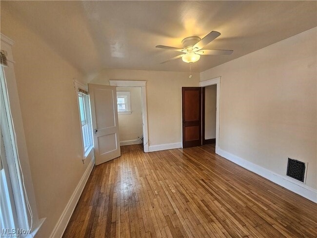 Building Photo - 8906 Tioga Ave