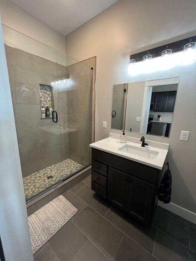 Building Photo - One Bedroom Downtown Lafayette - Fully Furnished