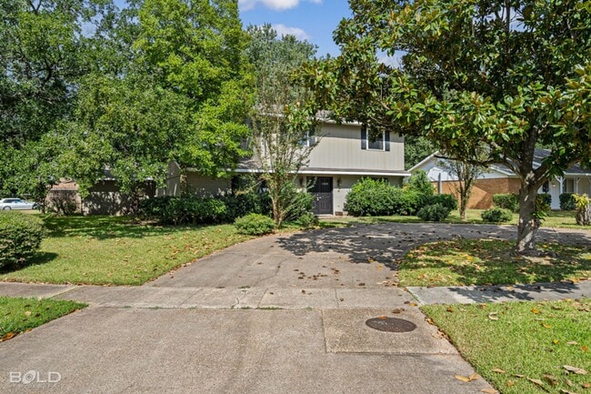 Building Photo - 1502 Suburbia Dr