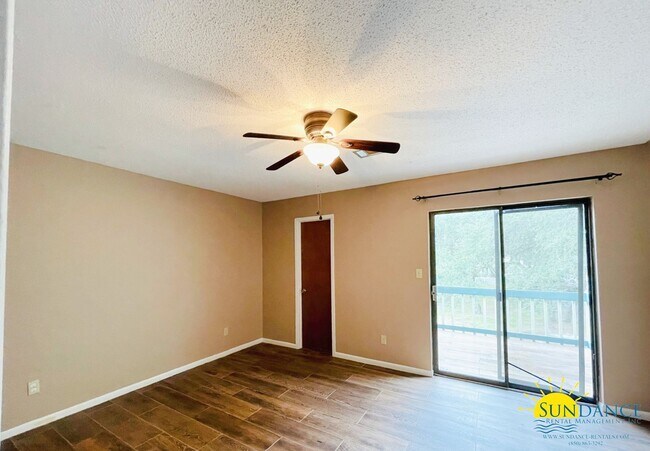Building Photo - Great 2 Bedroom Townhouse in Fort Walton
