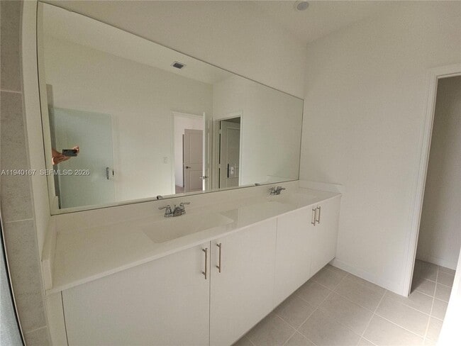 Building Photo - 2530 SE 29th St