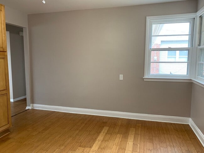 Building Photo - 525 Hilton Dr