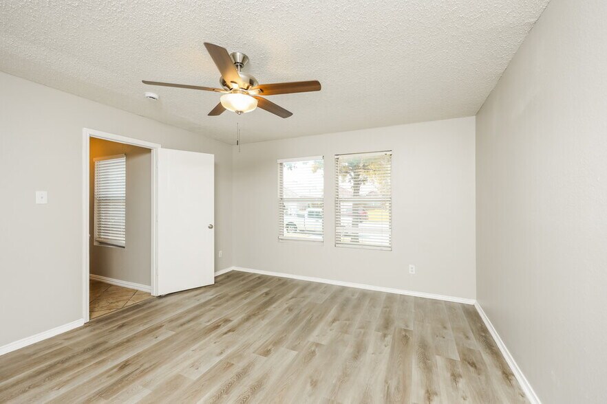 Building Photo - 8201 Montecito Dr