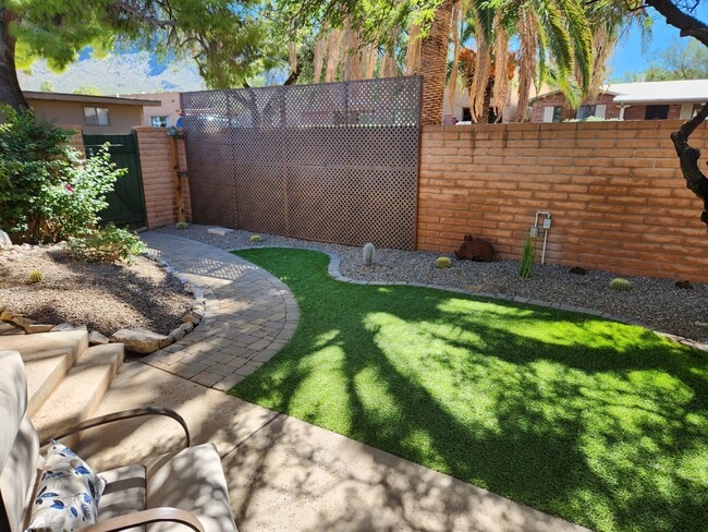 Building Photo - 21 W Roma Dr