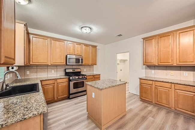 Building Photo - 20840 Silverbell Ln