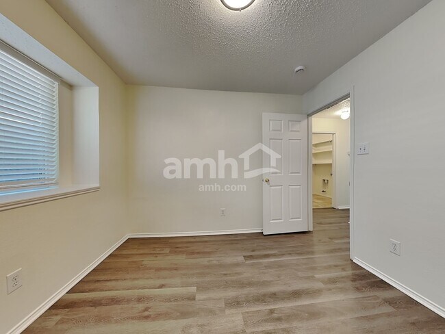 Building Photo - 217 Dartmouth Dr