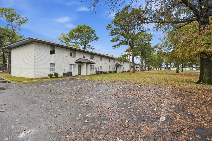 Building Photo - Creekside Meadows