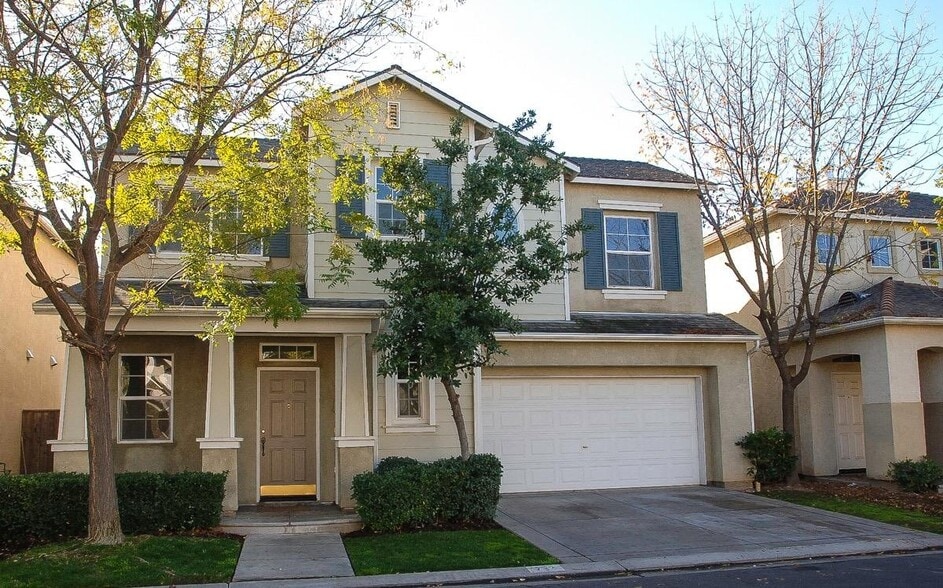 Primary Photo - 772 W Barcelona Ln