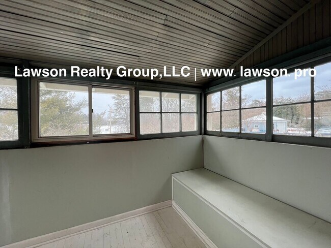 Building Photo - Heart of Grandin Court- Location, Location, Location!