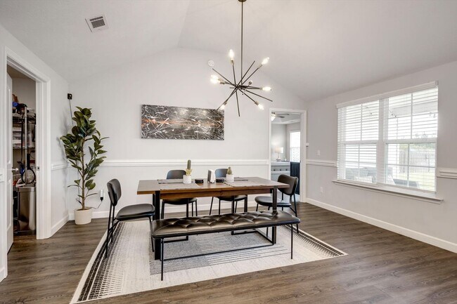 Building Photo - 858 Goodale Dr