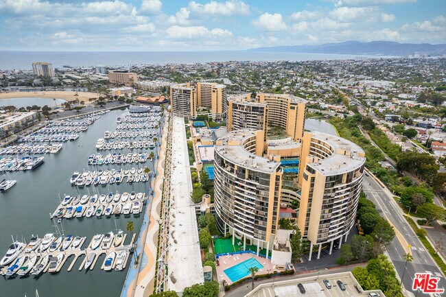 Building Photo - 4265 Marina City Dr