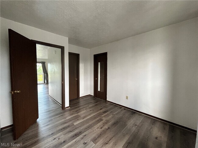 Building Photo - 623 Lovers Ln