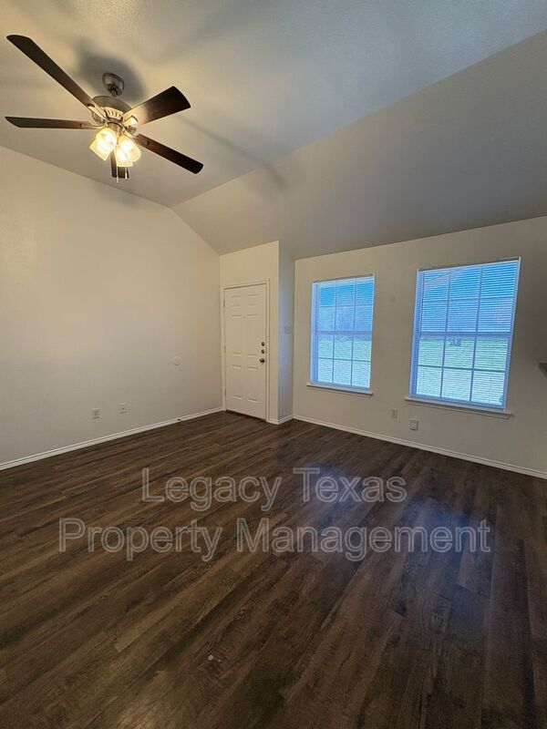 Building Photo - 641 Woodard Ave