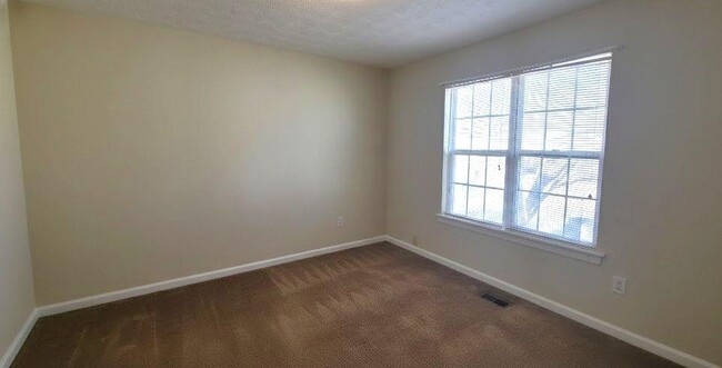 Building Photo - 4915 Lakebrooke Run