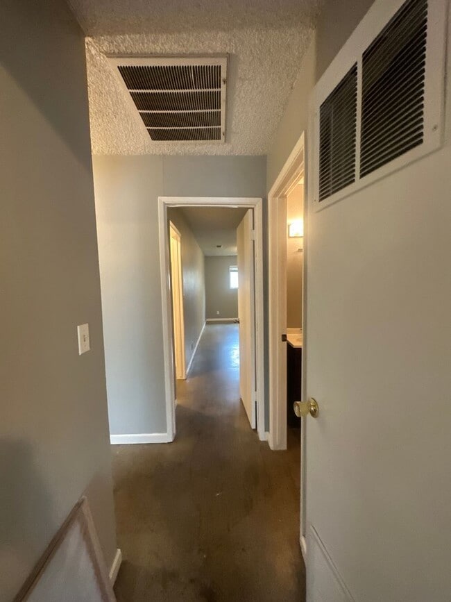 Building Photo - 1331 Frankfort Ct