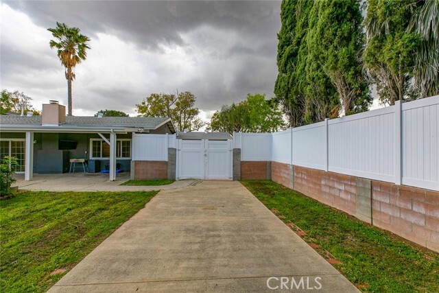 Building Photo - 10524 Canby Ave