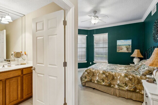 Building Photo - Fully Furnished 3/3 Ocean Grande Condo
