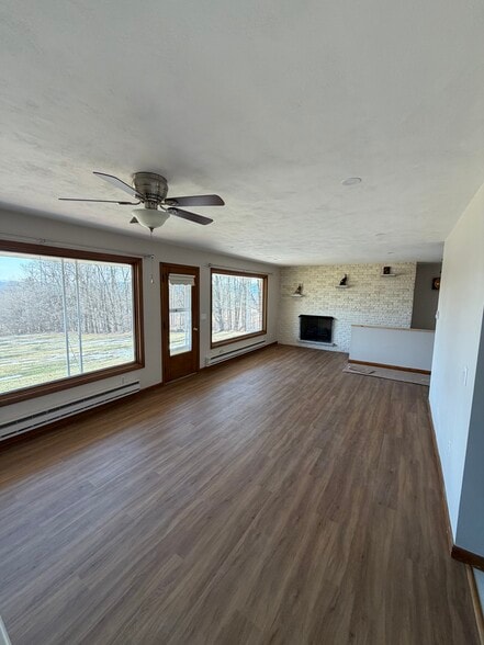 Building Photo - 23 Lynn Dr