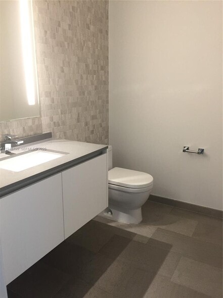 Building Photo - 68 SE 6th St