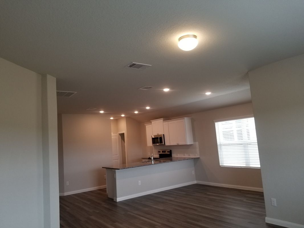 Building Photo - 210 Holland Pk