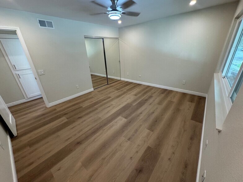 Building Photo - 28835 Conejo View Dr