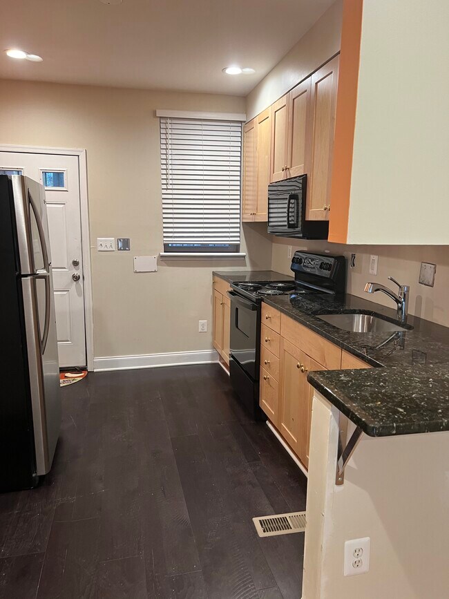Kitchen - 870 Carroll St