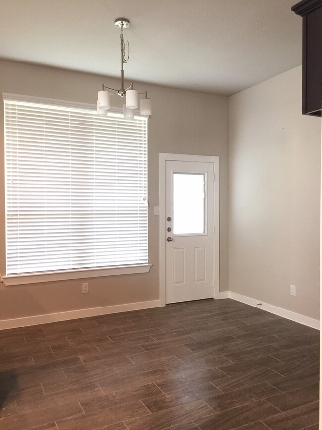 Building Photo - LUXURY 2 STORY DUPLEX LOCATED IN MIDLOTHIAN, TEXAS!