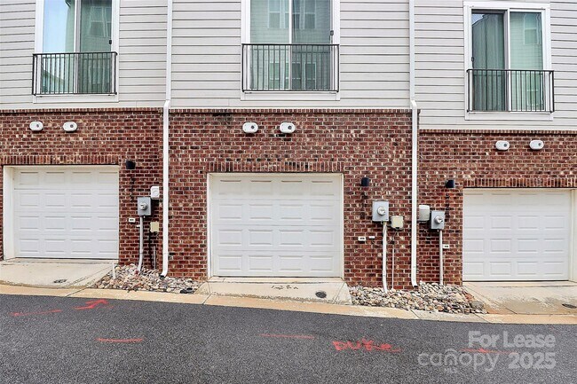 Building Photo - 519 Old Mill Rd