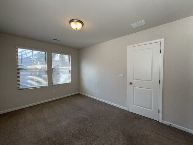 Building Photo - 1012 Berry Patch Cir