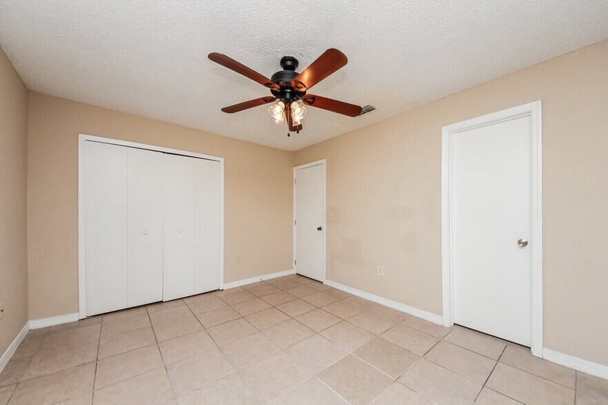 Building Photo - 1140 Windway Cir
