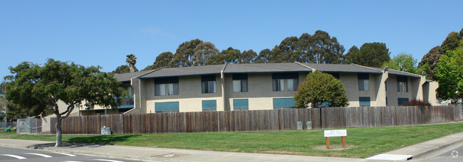 Building Photo - Crescent Park Apartments