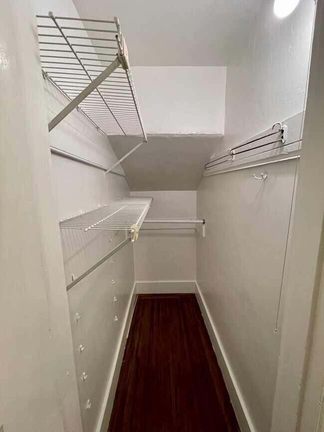 Building Photo - 142 27th St