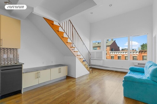 Primary Photo - 230 16th St