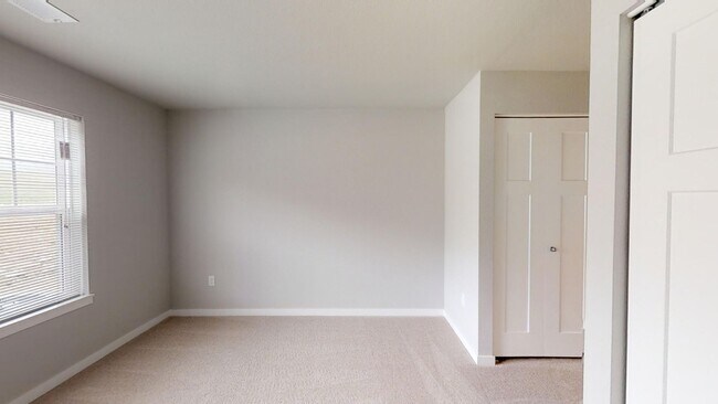 Building Photo - **RENT SPECIAL** - Upper 2 Bedroom 2 Bathroom Apartment is Available