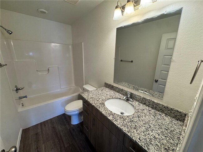 Building Photo - 1512 S Razorback Rd