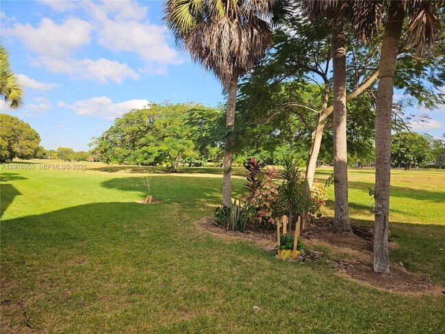 Building Photo - 311 W Park Dr