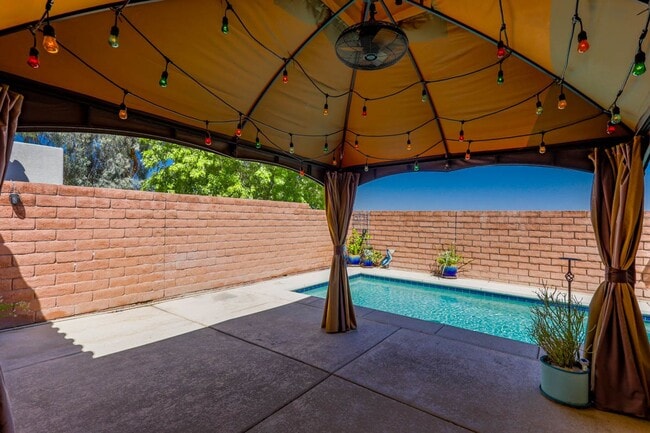 Building Photo - South Summerlin Single Story Pool And Spa Home