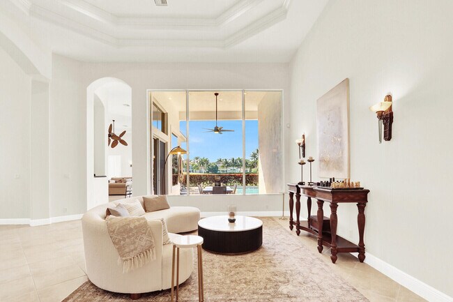 Building Photo - 528 Les Jardin Dr