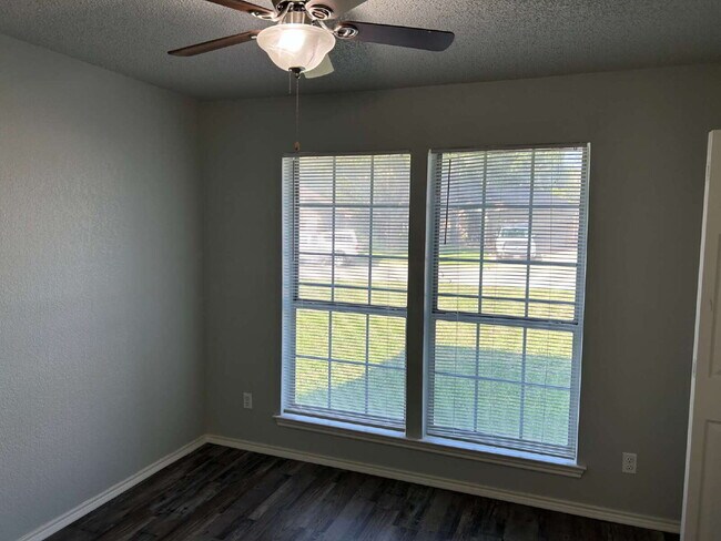 Building Photo - $2095 North Fort Worth! FRESH RENOVATIONS,...